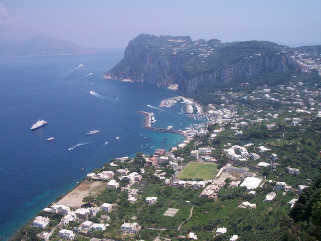 Přístav Marina Grande.JPG