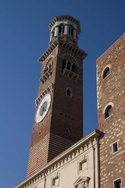 Verona-piazza delle erbe_2.JPG
