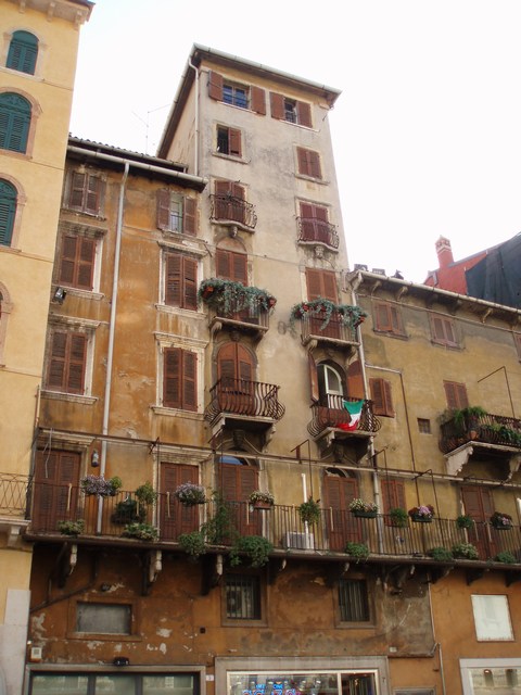 Verona-piazza delle erbe_3.JPG