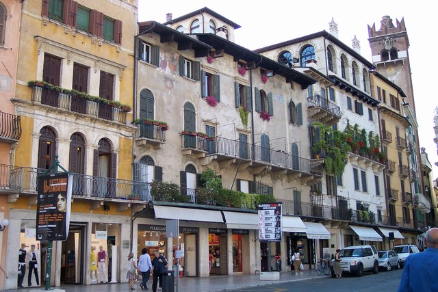 Verona-piazza delle erbe_5.JPG